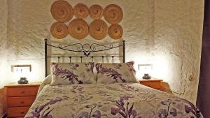 A bed or beds in a room at Cortijo AguaChá