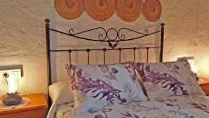 A bed or beds in a room at Cortijo AguaChá