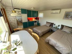 Ένα ή περισσότερα κρεβάτια σε δωμάτιο στο Cozy cottage stay