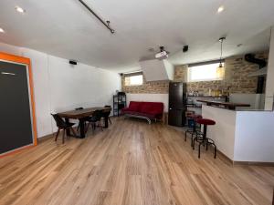 a kitchen and living room with a table and chairs at El nido del Rusiñol in Cervera de Pisuerga