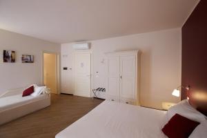 Giường trong phòng chung tại Hotel Leon D'Oro