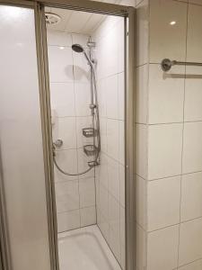 Baðherbergi á Cityhotel Junger Fuchs