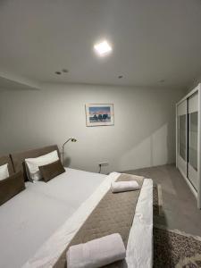 Säng eller sängar i ett rum på Apartment Stari Pazar 2