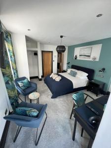 Postel nebo postele na pokoji v ubytování Lazy Waves Boutique B&B