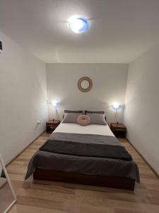 Llit o llits en una habitació de Cozy & Charming apartment