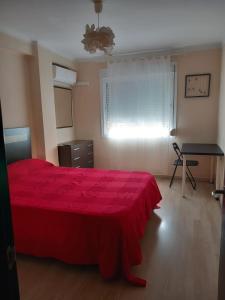 Zdjęcie z galerii obiektu Luminoso apartamento con terraza w Maladze