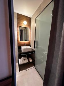 a bathroom with a sink and a mirror at Up Barrio Norte in Buenos Aires