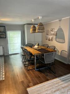 a dining room with a wooden table and chairs at Ferienwohnung Hofblick in Zülpich