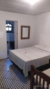 Una cama o camas en una habitación de Pousada João e Maria