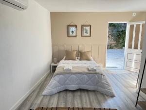 Giường trong phòng chung tại Villa Samaritana - Casa da Vinha +48 ảnh