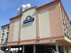 a large building with a davis inn sign on it at Days Inn by Wyndham Atlantic City Beachblock in Atlantic City