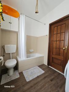 Koupelna v ubytování Locazione Turistica Varaita-Brossasco