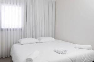 Кровать или кровати в номере אשראם 7- דירת 2 חדרי שינה וסלון במיקום מעולה
