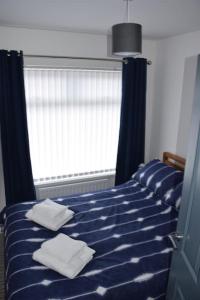 Säng eller sängar i ett rum på Cosy Coastal Cottage in Portballintrae