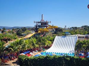 a water park with a water slide and a pool at RESERVE SEU FLAT E GANHE SUA DIVERSÃO in Caldas Novas
