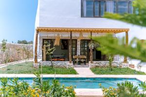 a house with a swimming pool in front of a house at villa Floratus in Essaouira