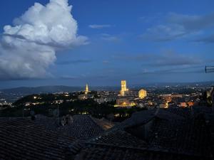 Vista generica su Perugia o vista sulla città dall'interno dell'appartamento