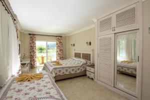 Katil atau katil-katil dalam bilik di Dalyan Basar Hotel