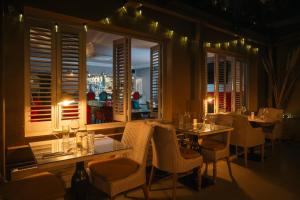 Restoran või mõni muu söögikoht majutusasutuses Connemara Sands Hotel & Spa