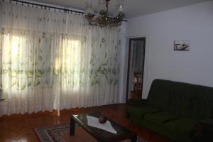 Ein Sitzbereich in der Unterkunft Apartment Jure