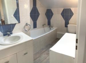 Koupelna v ubytování appart 3 chambres 76m2 centre historique