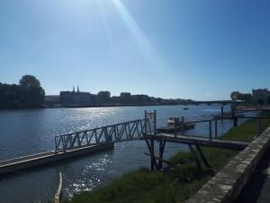 Výhled na řeku, která protéká v blízkosti apartmánu