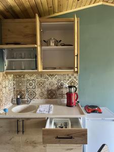 A kitchen or kitchenette at Seaside Bungalow Town