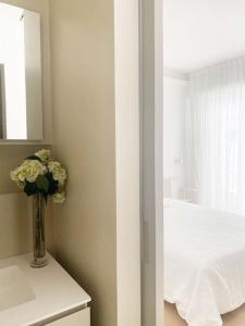 Ein Bett oder Betten in einem Zimmer der Unterkunft The window on the theatre and the cathedral - Luxury apartment