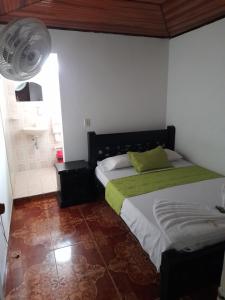Postel nebo postele na pokoji v ubytování HOTEL NUEVO SOL