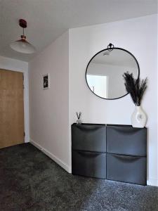 Fotografie z fotogalerie ubytování Spacious Two Bedroom Apartment with 2 En-suite Bathrooms v destinaci Northampton