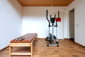 Spordikeskus ja/või sportimisvõimalused majutusasutuses Small but WOW! Studio with pool @ the central lake