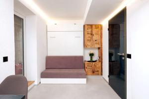 Istumisnurk majutusasutuses Small but WOW! Studio with pool @ the central lake