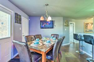 a dining room with a table and chairs at Modern Home near Downtown Dallas in Lancaster