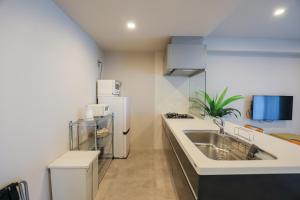 Una cocina o zona de cocina en HOTEL so SUMIYOSHI