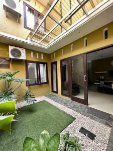 a large room with a courtyard with plants in it at Cc homestay dekat Malioboro in Kejayan