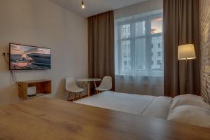 a hotel room with a bed and a window at Apartamenty Centrum Dworzec PKP self check-in 24h in Katowice