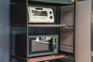 a microwave and a toaster oven on a shelf at YOICHI inn HAKONE in Hakone