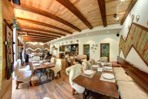 A restaurant or other place to eat at LAVANDA country club