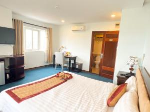 Un televizor și/sau centru de divertisment la Legacy Hotel