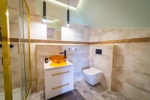 Kúpeľňa v ubytovaní Apartamenty Mazurskie + 17 fotografií