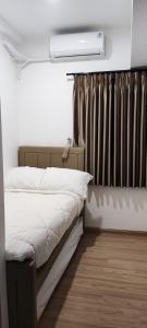 Postel nebo postele na pokoji v ubytování 3BR Apartment at Skyhouse BSD beside Aeon Mall BSD