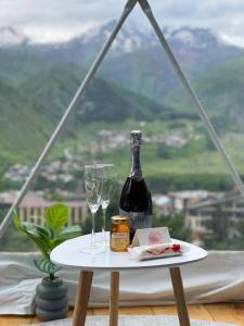 Nespecifikovaný výhled na hory nebo výhled na hory při pohledu z luxury tent