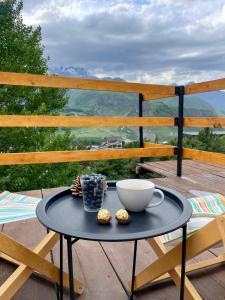 Nespecifikovaný výhled na hory nebo výhled na hory při pohledu z luxury tent