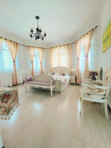 A bed or beds in a room at Gihak Homestay