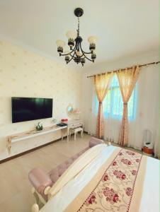 A television and/or entertainment centre at Gihak Homestay Még 32 kép