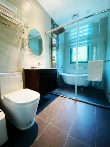 A bathroom at Gihak Homestay