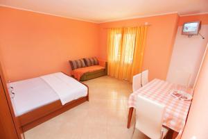 Postel nebo postele na pokoji v ubytování Apartments Dubravka