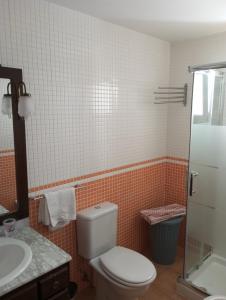 a bathroom with a toilet and a sink at Casa Brisa Marina Vera in Vera
