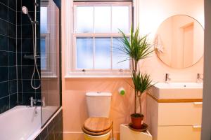 Fotografie z fotogalerie ubytování Stunning 3-bedroom townhouse in superb location v Londýně