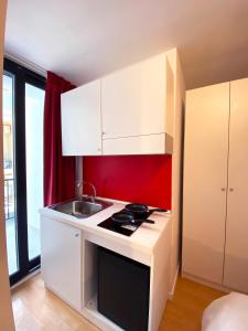 Kuchyň nebo kuchyňský kout v ubytování Citizen Suites